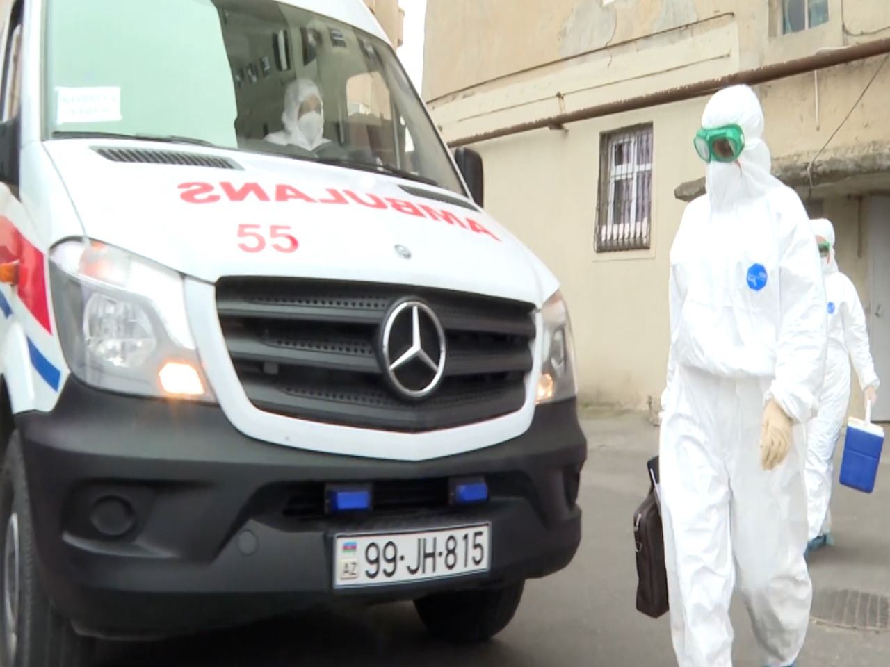 Bakıda koronavirus xəstələri küçəyə çıxdı - FOTO