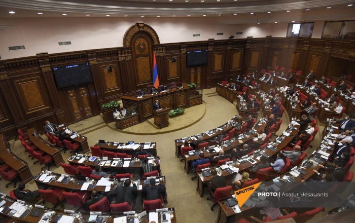 Ermənistan parlamenti Gorus-Qafan yoluna görə toplaşır