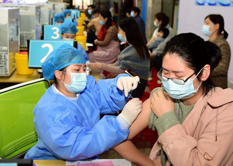 Çində vaksin vurduranların sayı 1 milyardı ötdü