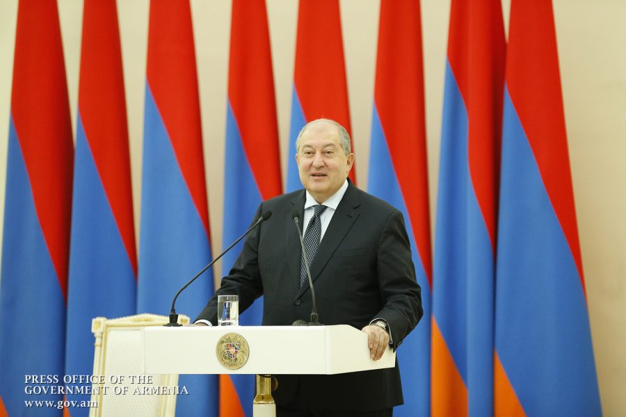 Ermənistan prezidenti Fransaya getdi