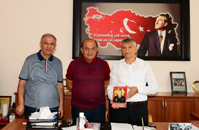 “Milli Qəhrəman Polad Həşimov” kitabı İstanbuldakı kitabxanaya təqdim edilib