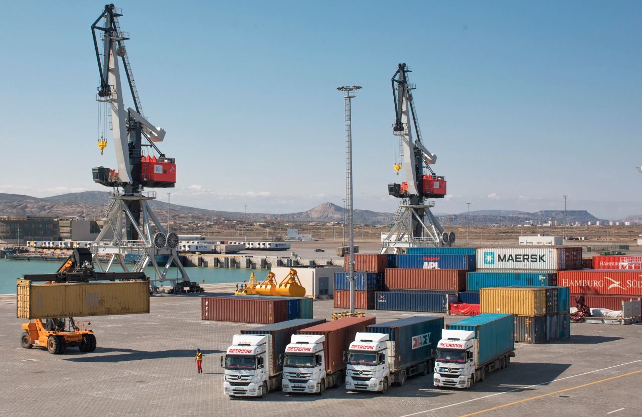 Azərbaycan limanlarında aşırılan yüklərin həcmi 6 milyon tona çatıb 