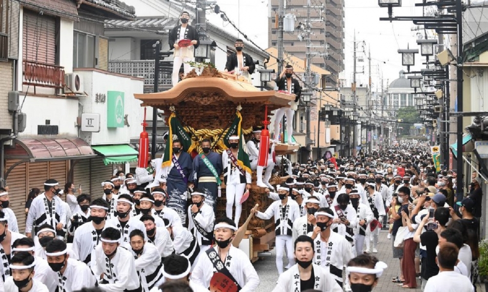 Yaponiyada ayinlər festivalı yenidən küçələrə qayıtdı