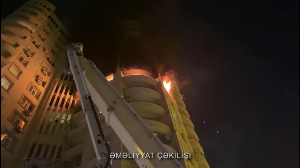 Çoxmərtəbəli yaşayış binasında yanğın oldu
