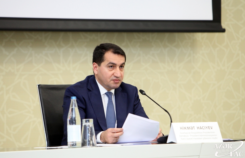 Hikmət Hacıyev gürcü jurnalistlər, bloqerlər və akademiklərlə görüşüb
