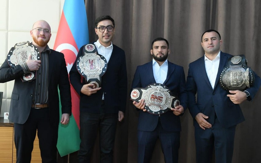 Yeni nazir MMA döyüşçüsü ilə görüşdü