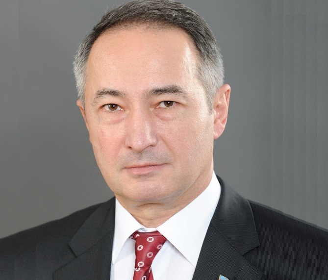 Unudulan deputatlar: sərxoş sürücünün badına gedən Hikmət həkim… 