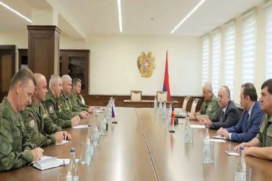 Sülhməramlıların yeni komandanı Ermənistanın müdafiə naziri ilə görüşüb