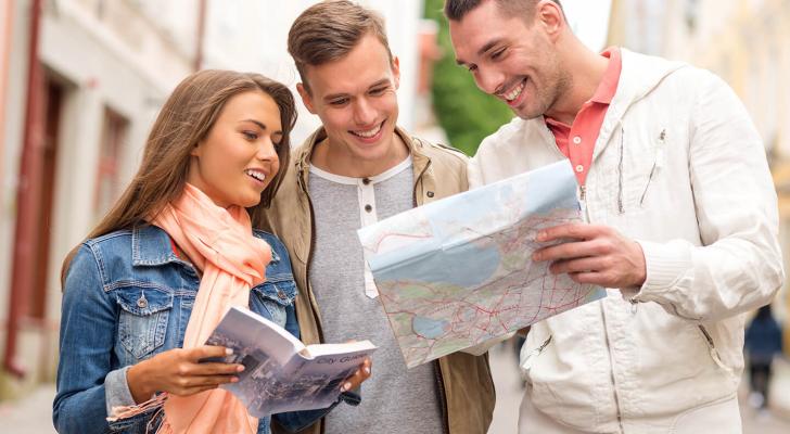 Daha bir ölkə turistlər üçün sərhədlərini açır
