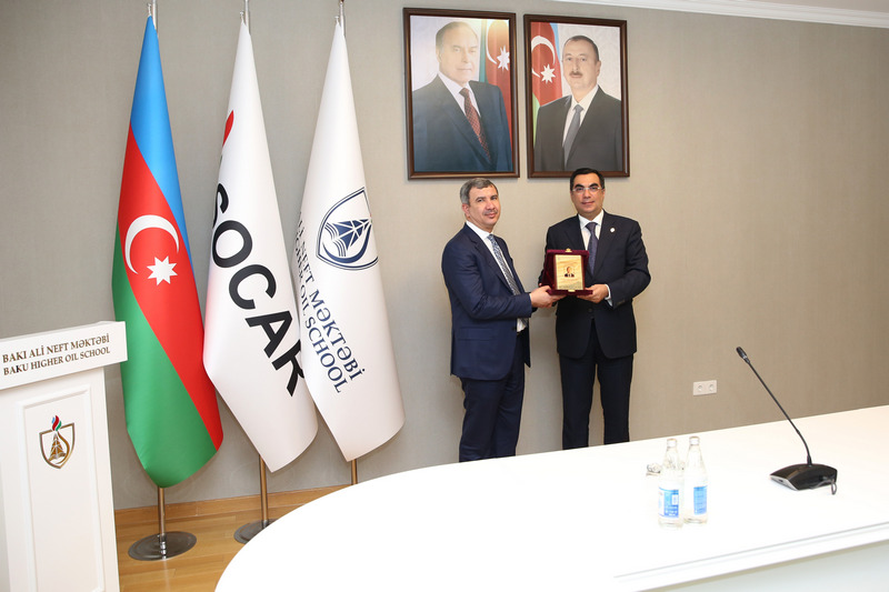 İraqlı nazir Bakı Ali Neft Məktəbində - FOTO
