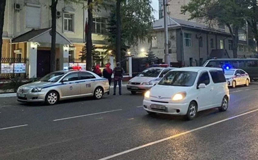 Belarus səfirliyinin binası mühasirəyə alındı