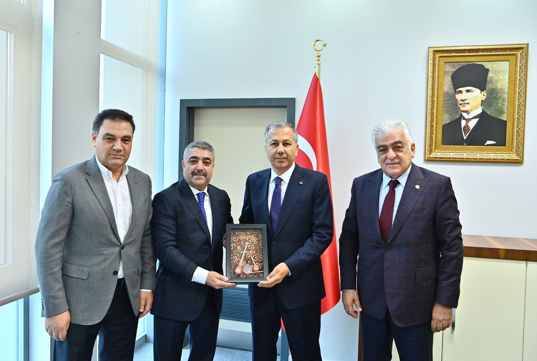 İstanbul valisi ilə soydaşlarımızın problemləri müzakirə edilib