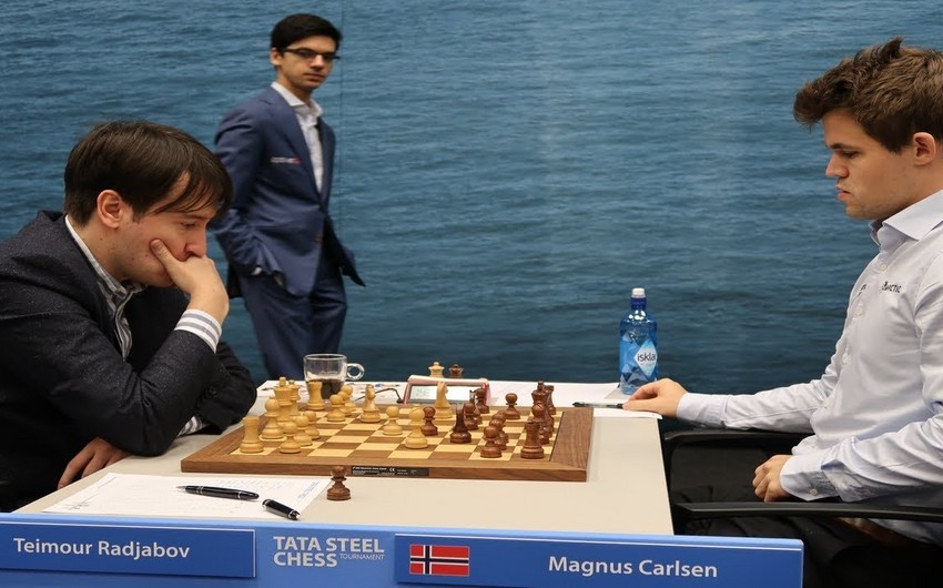 Teymur Rəcəbov Karlsenə qalib gəldi