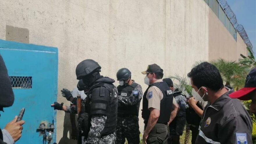 Ekuadorda məhkumlar polislərə atəş açdı: amnistiya olacaq
