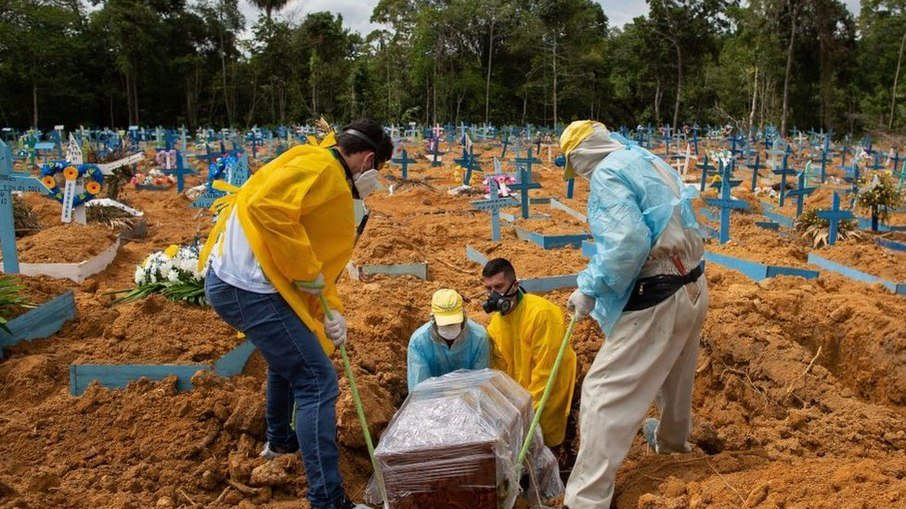 Braziliyada bir gündə 500 nəfər virusdan öldü