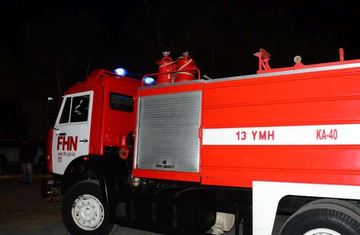 Qaradağda ikimərtəbəli evdə yanğın baş verib