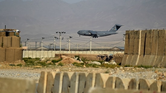 ABŞ təyyarələri Əfqanıstanda aviabazaya endi