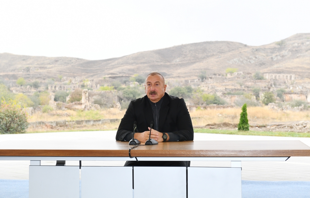 İlham Əliyev: “Heç kim bizim işimizə burnunu soxmasın”