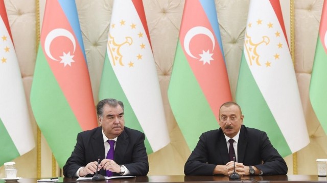 İlham Əliyev Emoməli Rəhmona zəng etdi