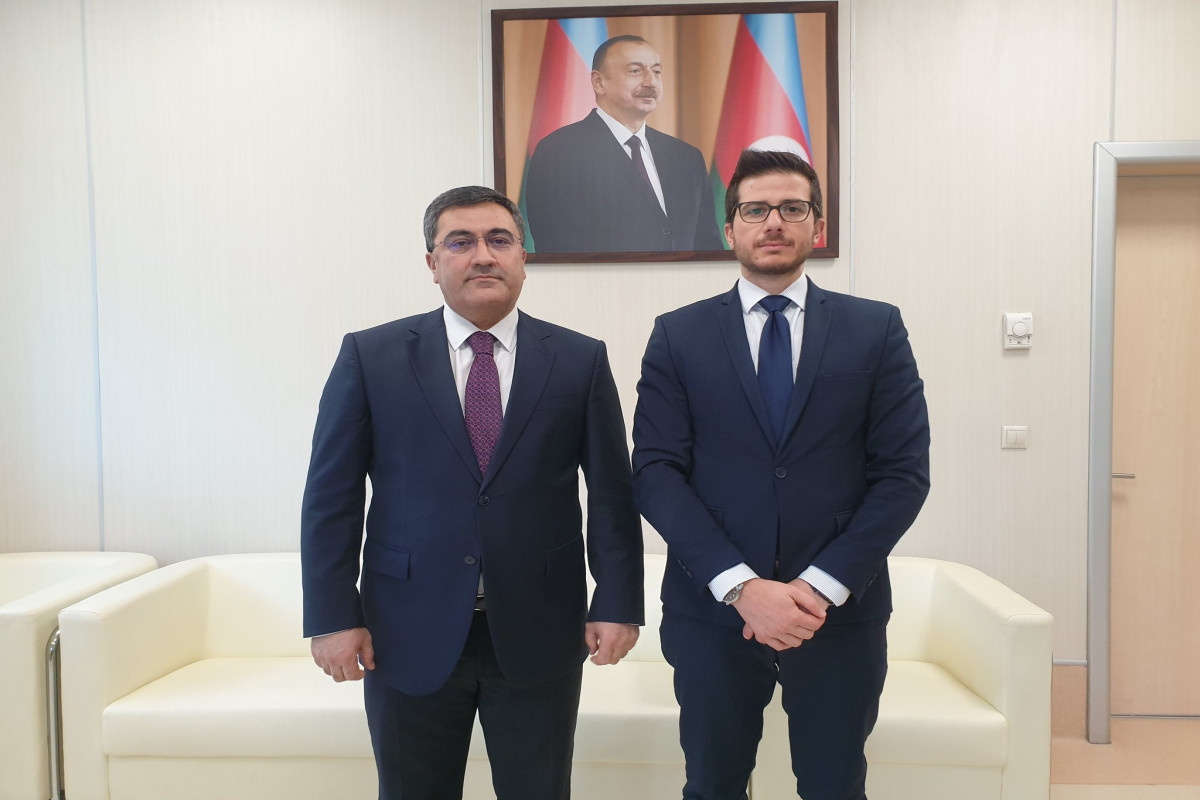 İsrail səfiri xəstəxanaya getdi 