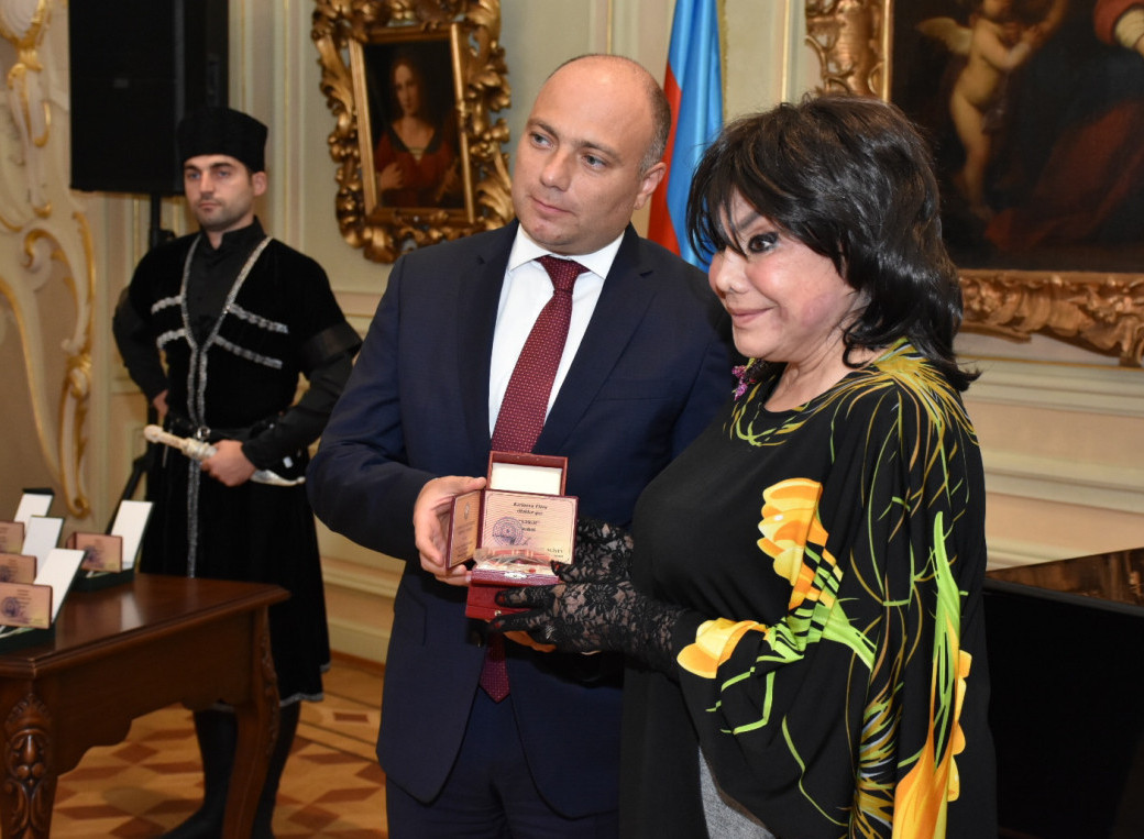 Flora Kərimovaya “Şərəf” ordeni təqdim olundu