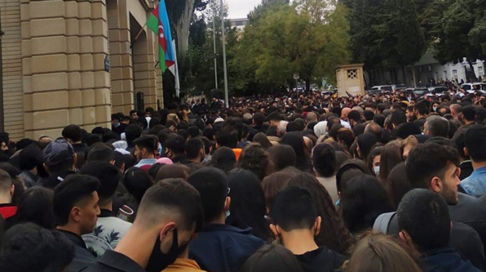 Vaksin yoxlamalarındakı “sosial məsafə” - Yumşalmalardan sonra artım qaçılmazdır