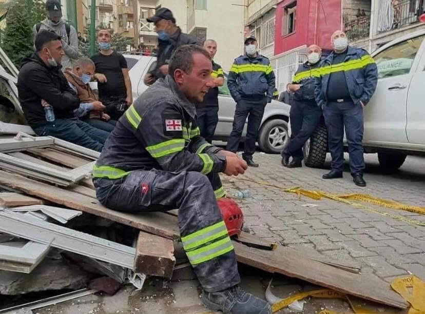 Batumidə çökən binada ölənlər artdı