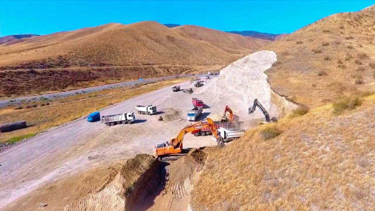 Talış kəndinə gedən yol təmir olunur
