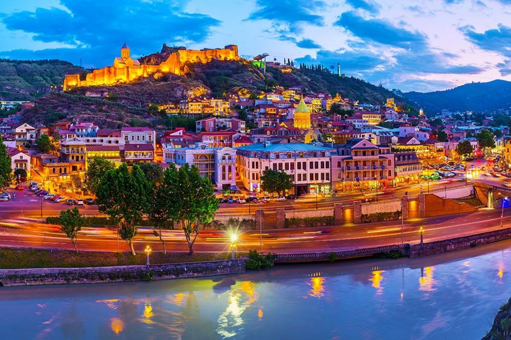 Tiflisdən Moskva ilə bağlı 