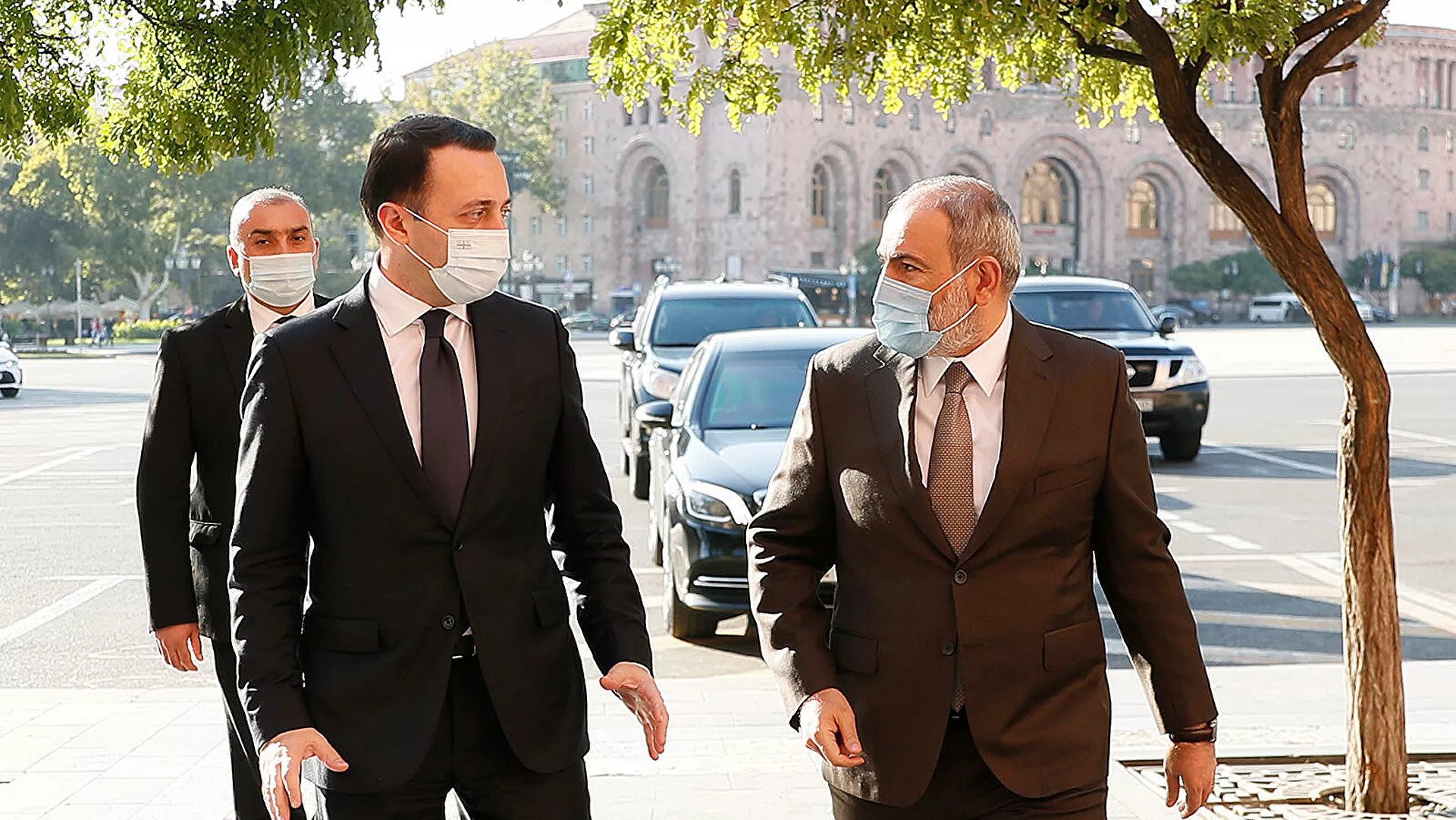 Qaribaşvili Paşinyanla SÜLH haqqında danışıb