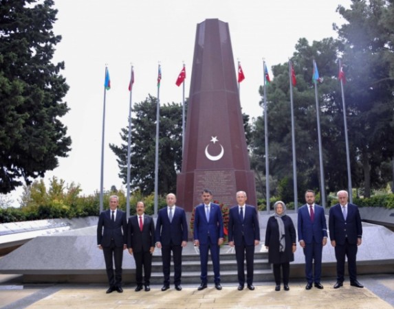 İki ölkə arasında iş proqramı imzalandı - FOTOLAR