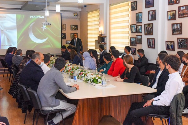 Pakistanlı rektor ADU-da mühazirə oxudu - FOTO
