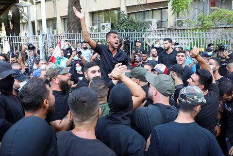 Livanda etirazçılara atəş açıldı - 6 nəfər öldü