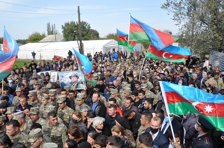 Şəhid hərbçimizin dəfnindən FOTOLAR