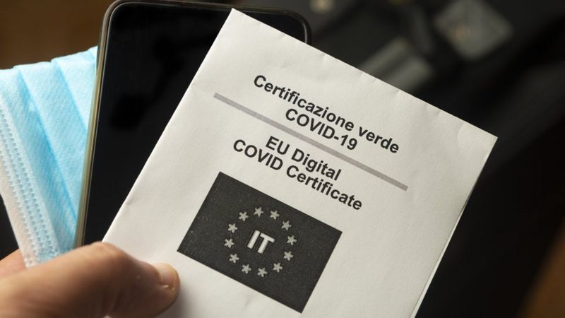 İtaliyada COVID sertifikatlarına ETİRAZ