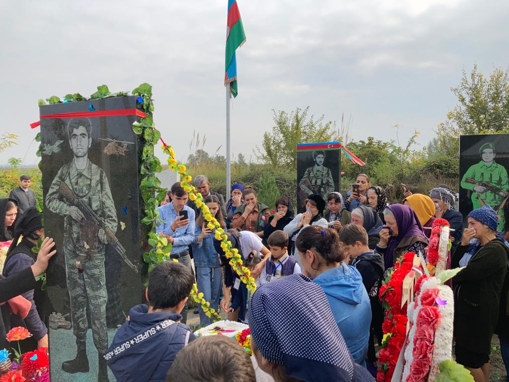 Deputat şəhidin ailəsini ziyarət etdi