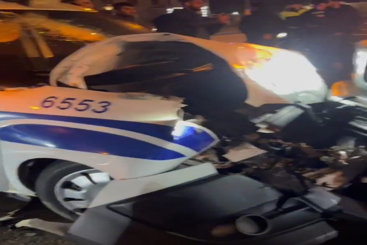 Bakıda PPX avtomobili qəzaya düşdü - Polis yaralandı