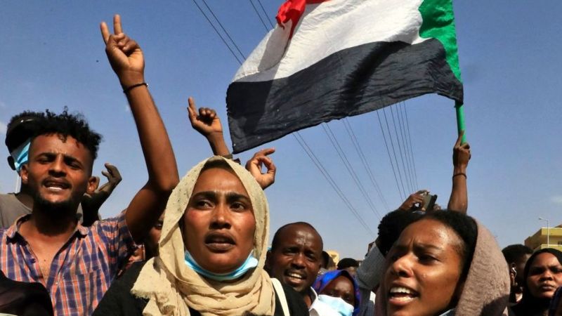 Afrika İttifaqı Sudanın üzvlüyünü DAYANDIRIR