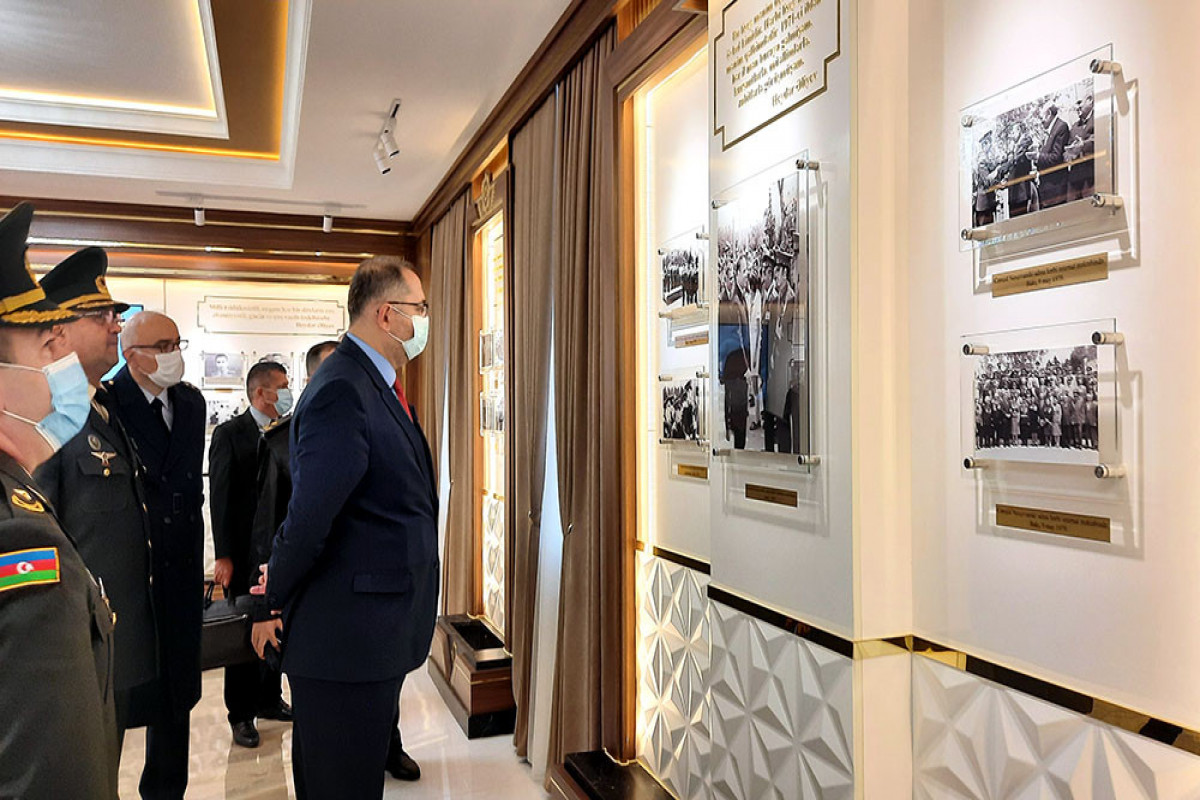 Türkiyəli rektor xüsusi təyinatlı təhsil müəssisələrində - FOTO