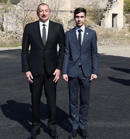 Prezident BANM-ın tələbələri ilə GÖRÜŞDÜ