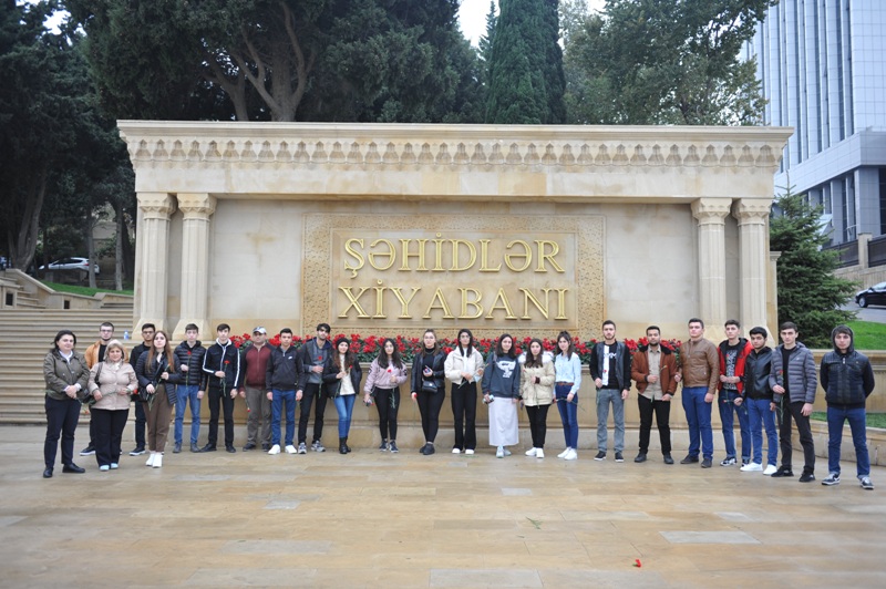 Tələbələr şəhidləri yad etdilər