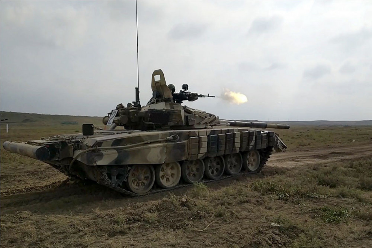 Tank bölmələrində döyüş atışları icra olundu - VİDEO