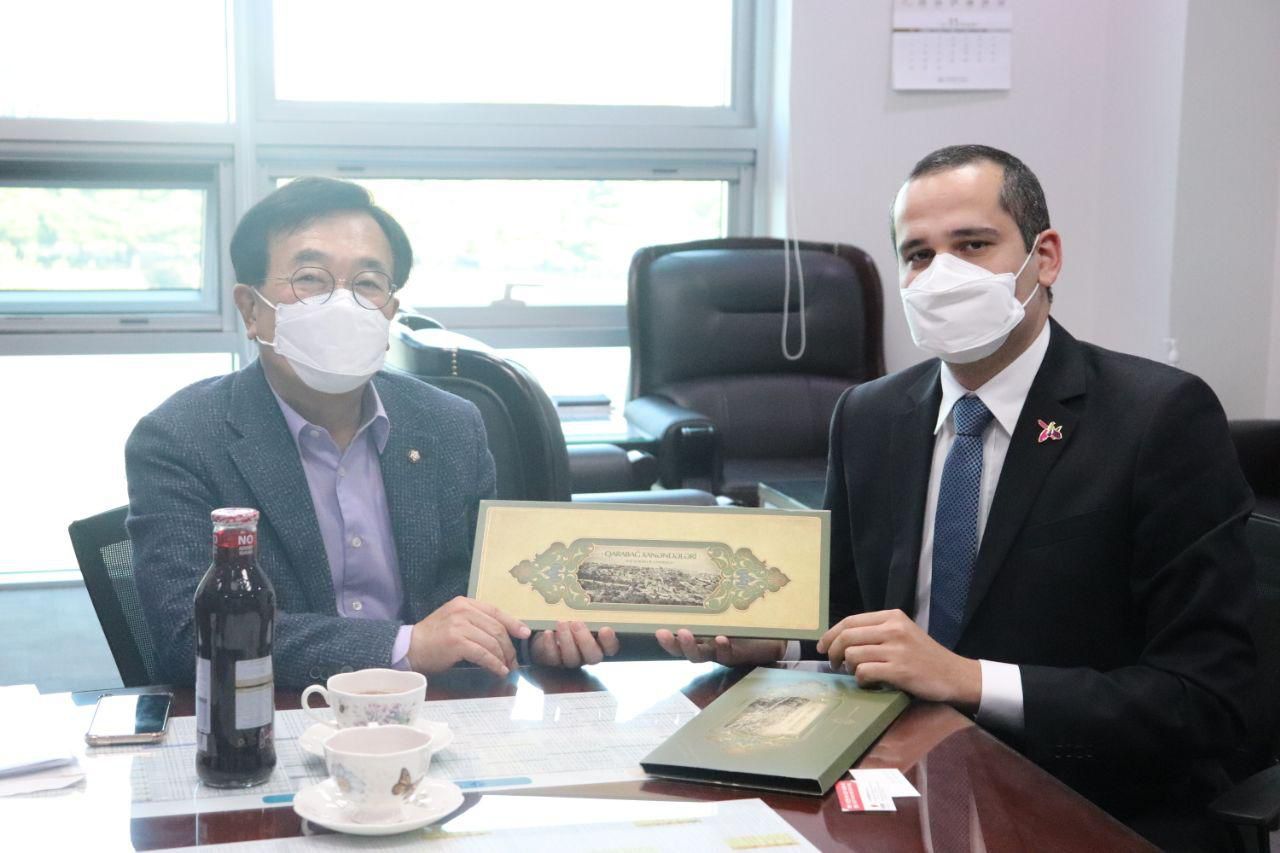 Diaspor üzvlərimiz koreyalı deputatla görüşdü