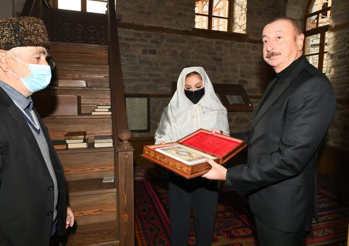 İlham Əliyev və Mehriban Əliyeva Lahıc MƏSCİDİNDƏ - YENİLƏNİB