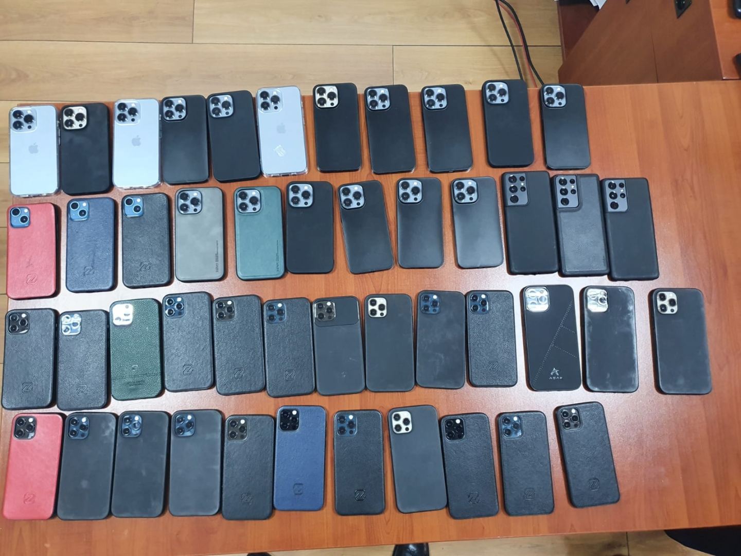 Gömrükdən gizlədilən telefonlar aşkarlandı