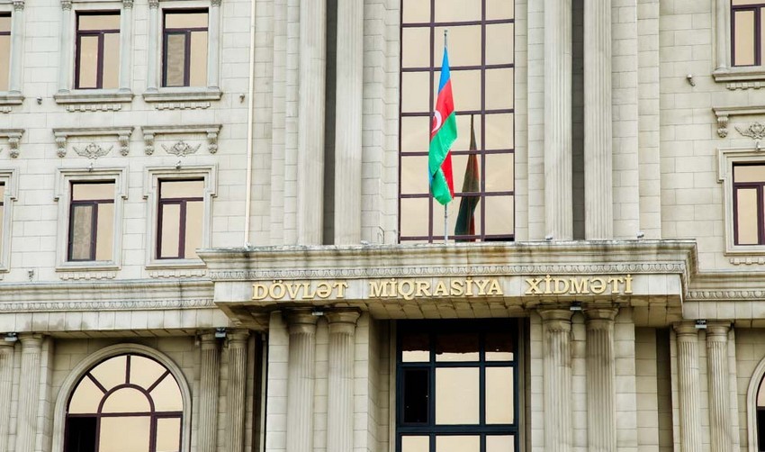 Dövlət Xidməti əcnəbilərə müraciət etdi