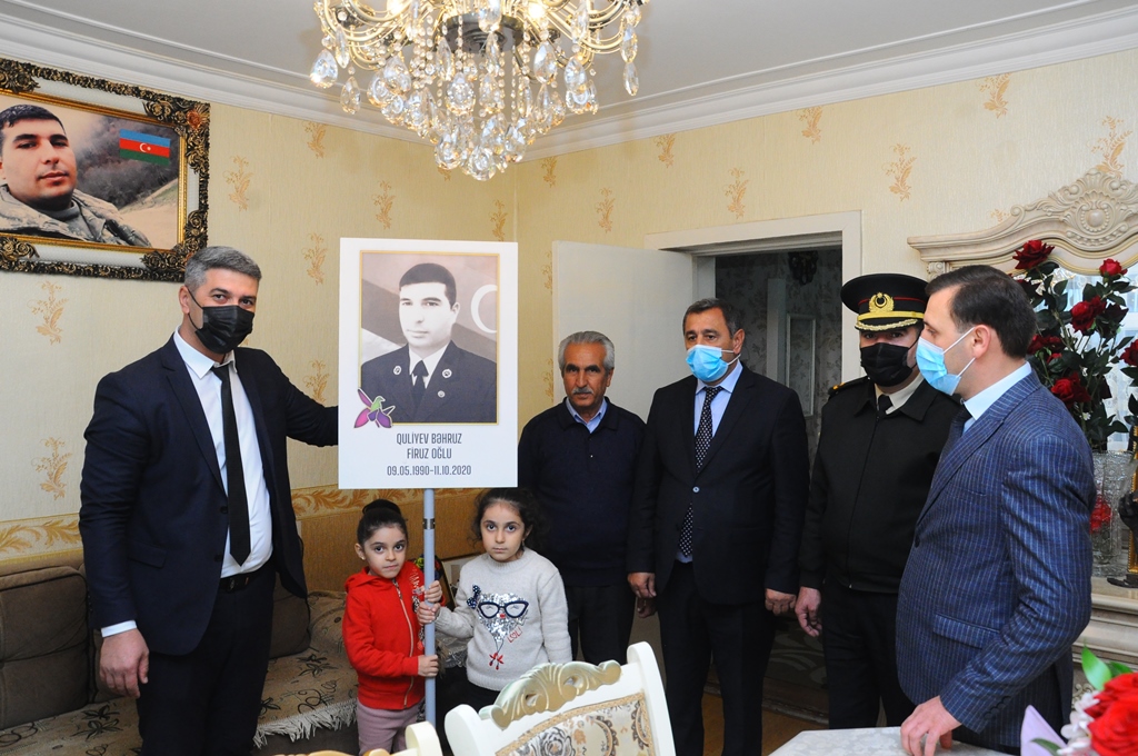 Şəhidlərin portretləri ailələrinə təqdim edilib