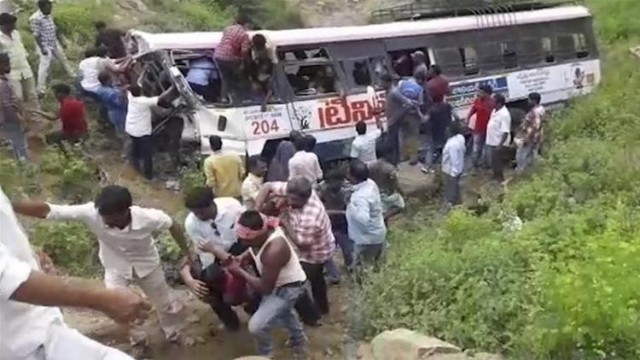 Pakistanda avtobus qəzası - 23 ölü