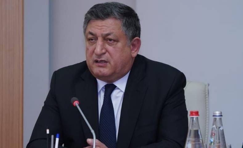 Nazir müavini yıxılaraq xəstəxanalıq oldu