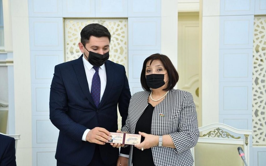 Qazimiz parlamentdə işlə təmin olundu